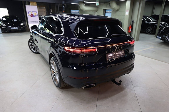 Porsche Cayenne 15 of 30
