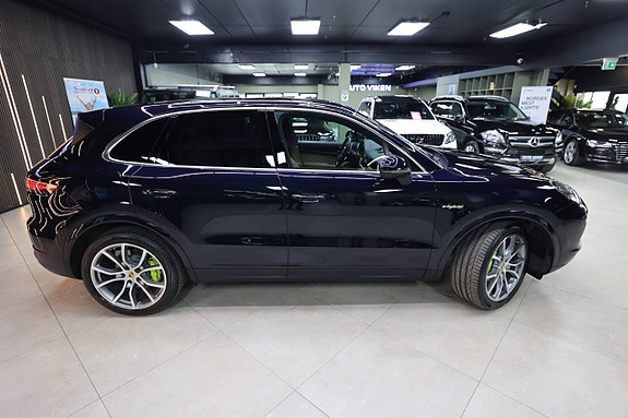 Porsche Cayenne 18 of 30