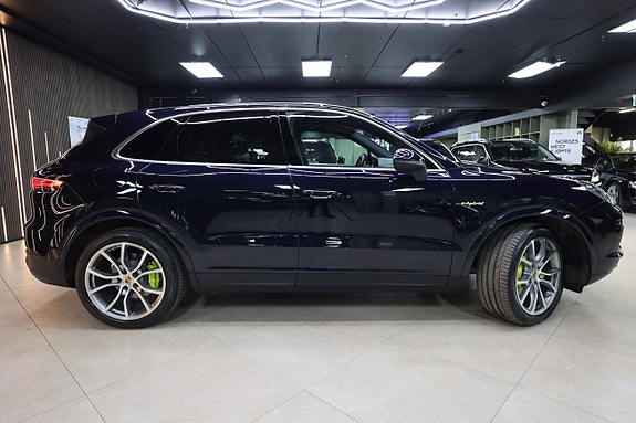 Porsche Cayenne 9 of 30