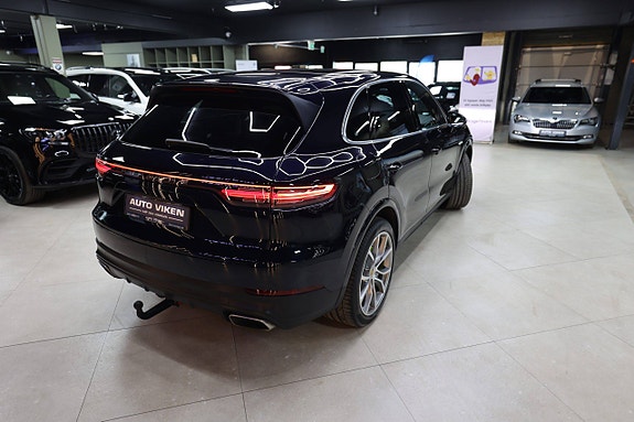 Porsche Cayenne 17 of 30