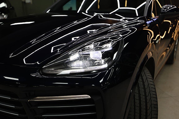 Porsche Cayenne 19 of 30