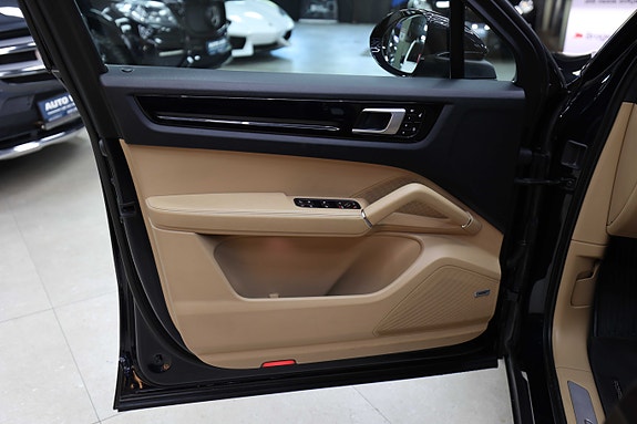 Porsche Cayenne 23 of 30
