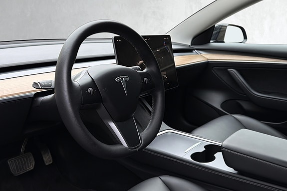 Tesla Model 3 7 of 27