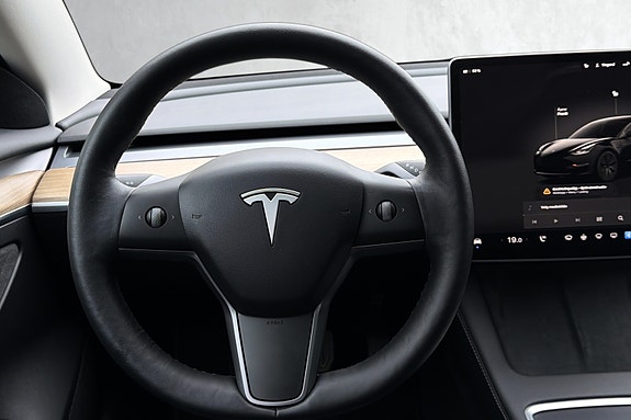 Tesla Model 3 8 of 27
