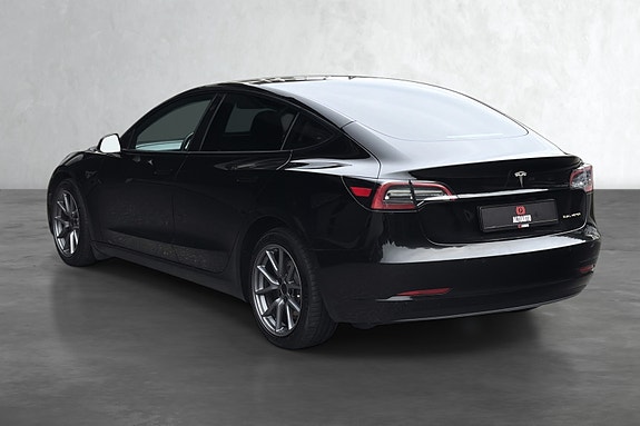 Tesla Model 3 4 of 27