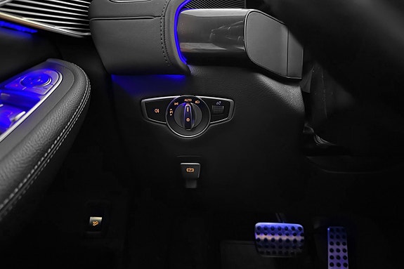 Mercedes-Benz EQC400 17 of 30
