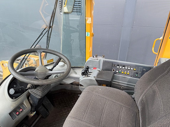 Volvo L110E 9 of 17