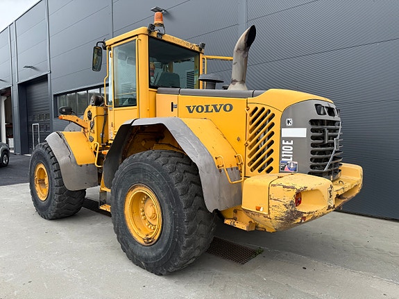 Volvo L110E 2 of 17