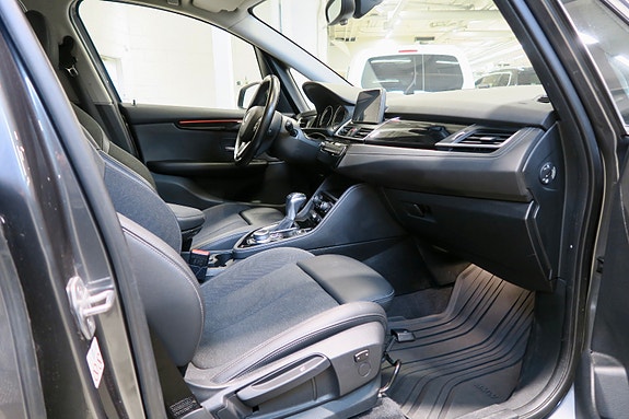 BMW 225xe 22 of 26
