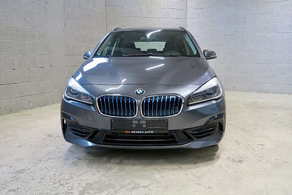 BMW 225xe 2 of 26