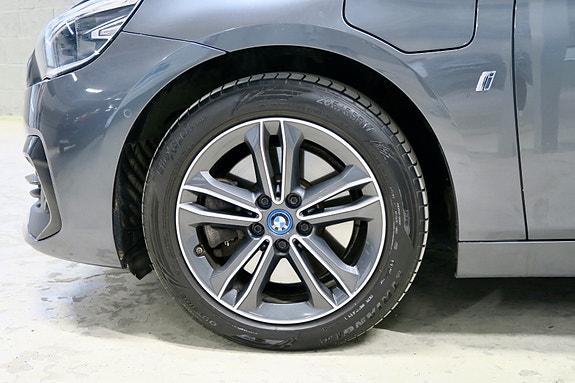 BMW 225xe 9 of 26