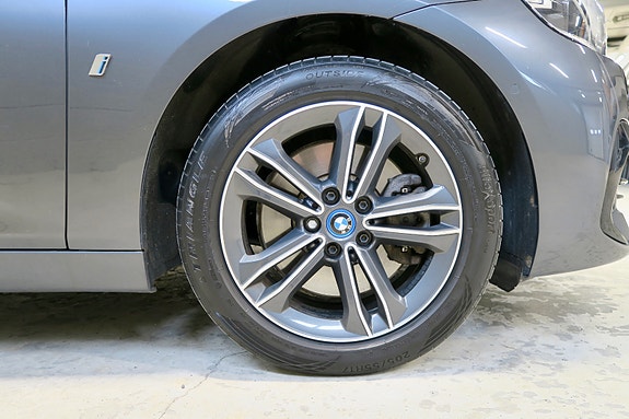 BMW 225xe 12 of 26