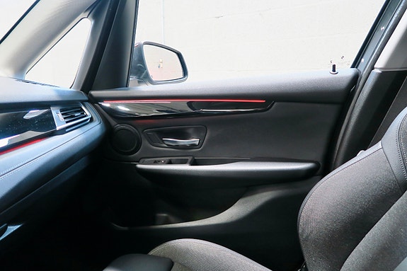 BMW 225xe 16 of 26