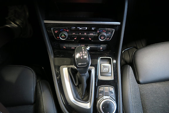 BMW 225xe 15 of 26