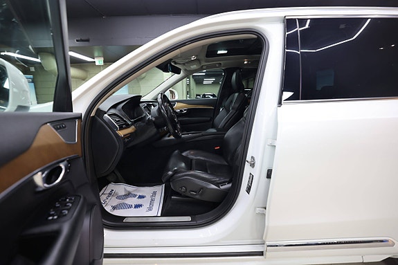 Volvo XC90 26 of 30