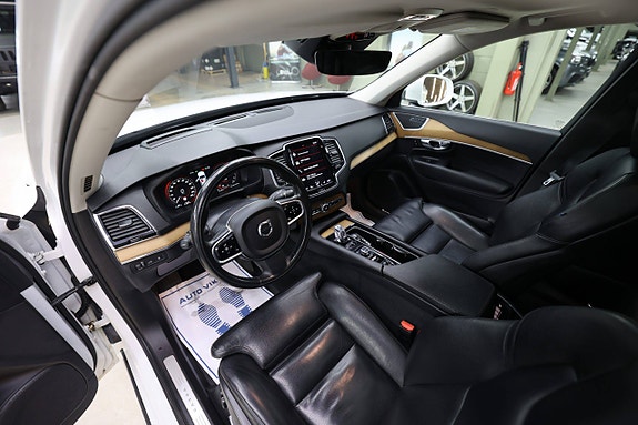 Volvo XC90 27 of 30