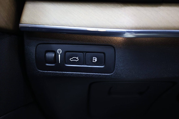 Volvo XC90 30 of 30