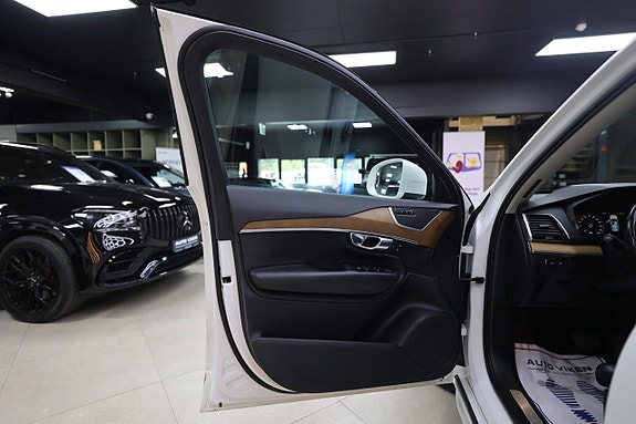 Volvo XC90 23 of 30