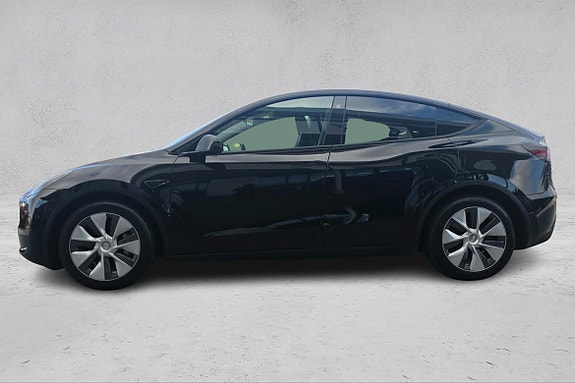 Tesla Model Y 5 of 30