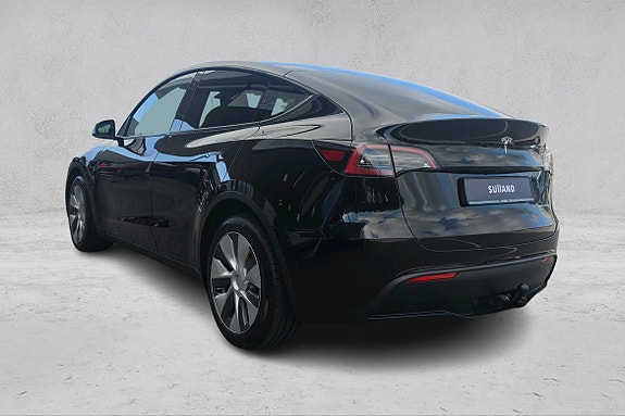 Tesla Model Y 7 of 30