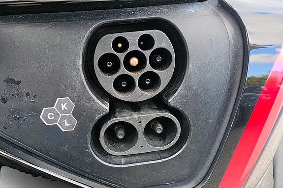 Tesla Model Y 17 of 30