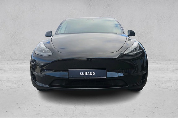 Tesla Model Y 14 of 30