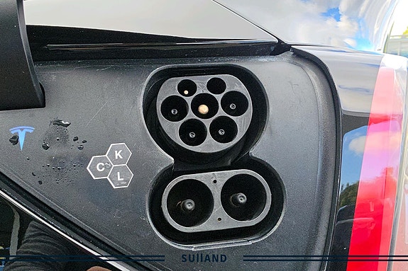 Tesla Model Y 15 of 30