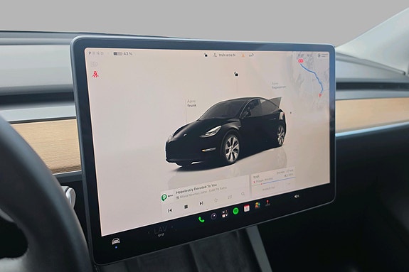 Tesla Model Y 26 of 30