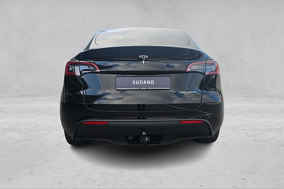 Tesla Model Y 9 of 30