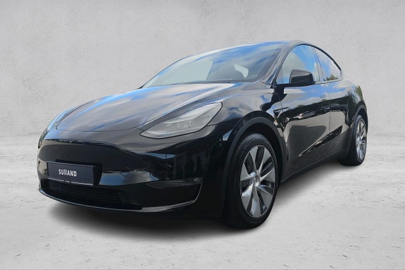 Tesla Model Y 2 of 30
