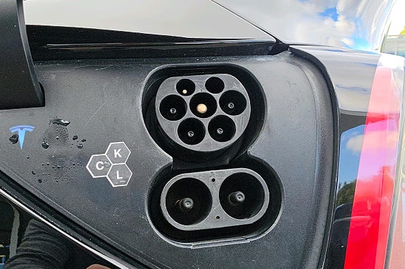 Tesla Model Y 16 of 30