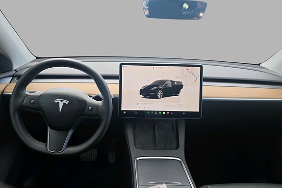 Tesla Model Y 18 of 30