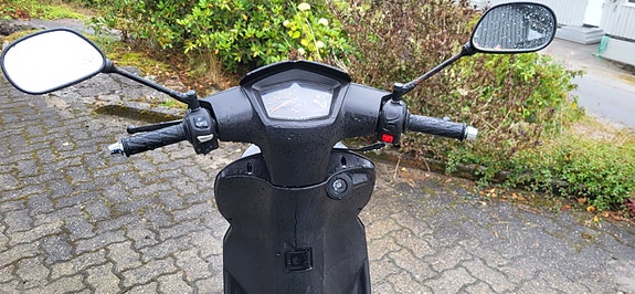Peugeot Streetzone 2 of 8