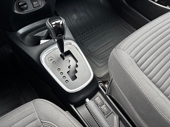 Toyota Yaris 17 of 30