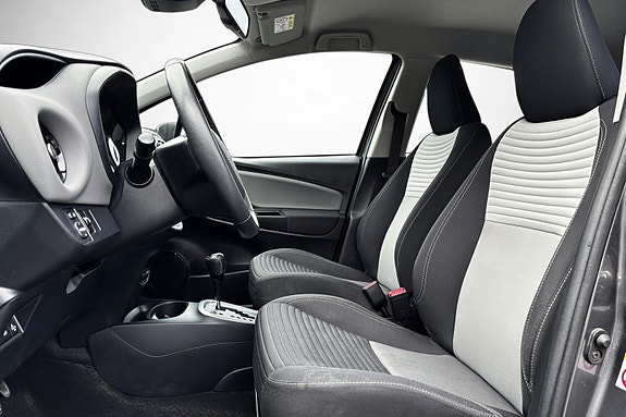 Toyota Yaris 10 of 30