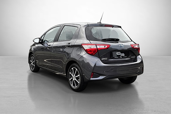 Toyota Yaris 9 of 30