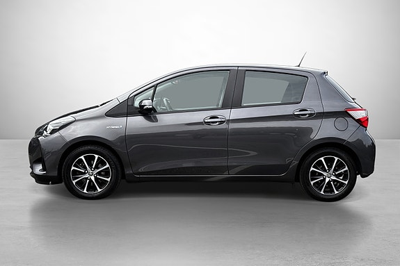Toyota Yaris 6 of 30