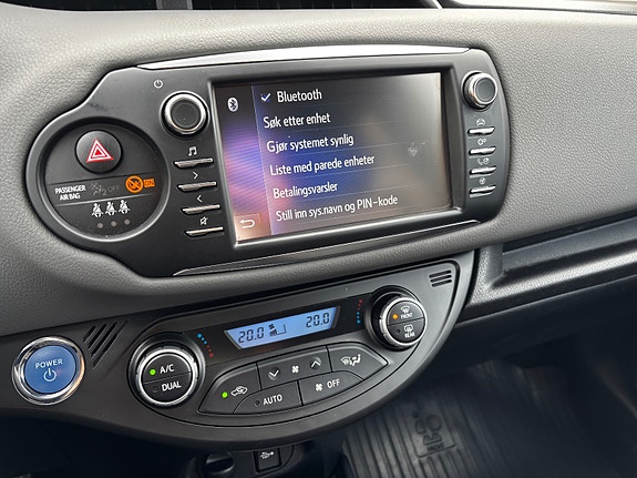 Toyota Yaris 22 of 30