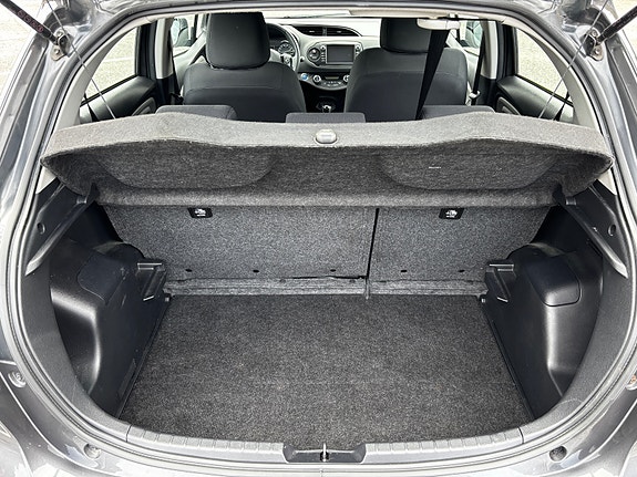 Toyota Yaris 30 of 30