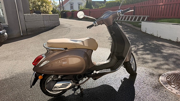 Vespa Primavera 50 2 of 10