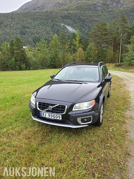 Volvo XC70 2 of 30