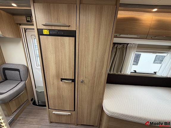 Knaus SKY TI 700 MEB-AUTOMAT-150HK-MARKISE-SOLCELLE-SYKKELSTATIV-ENKLE SENGER-STORT BAD BAKERST++ 23 of 30