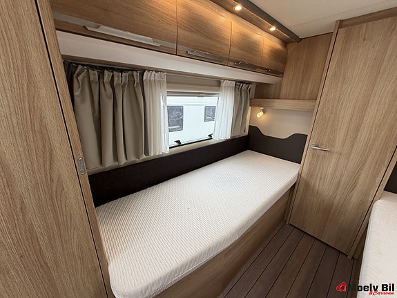 Knaus SKY TI 700 MEB-AUTOMAT-150HK-MARKISE-SOLCELLE-SYKKELSTATIV-ENKLE SENGER-STORT BAD BAKERST++ 28 of 30