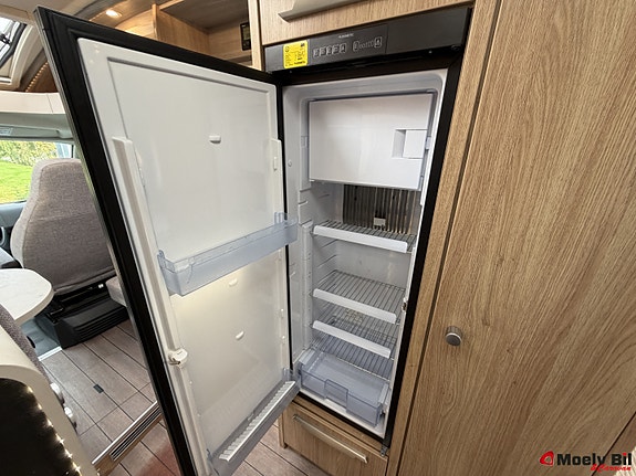 Knaus SKY TI 700 MEB-AUTOMAT-150HK-MARKISE-SOLCELLE-SYKKELSTATIV-ENKLE SENGER-STORT BAD BAKERST++ 24 of 30