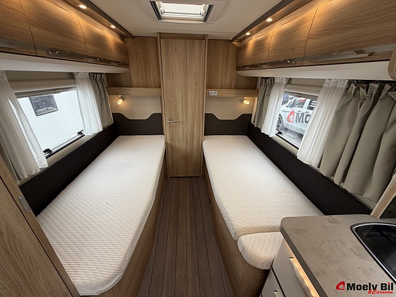 Knaus SKY TI 700 MEB-AUTOMAT-150HK-MARKISE-SOLCELLE-SYKKELSTATIV-ENKLE SENGER-STORT BAD BAKERST++ 26 of 30