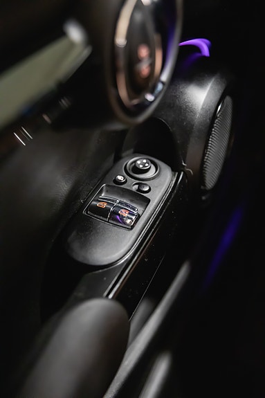 MINI Cooper SE 17 of 30