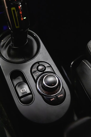 MINI Cooper SE 19 of 30