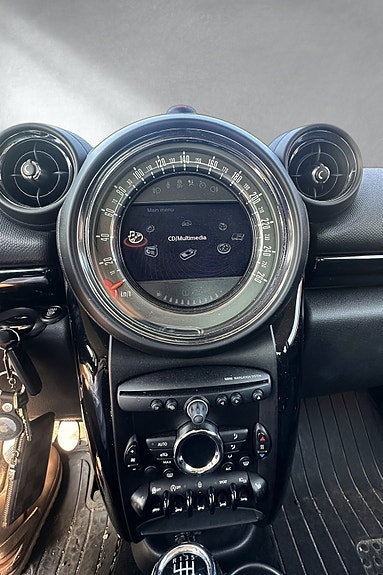 MINI Cooper 12 of 19