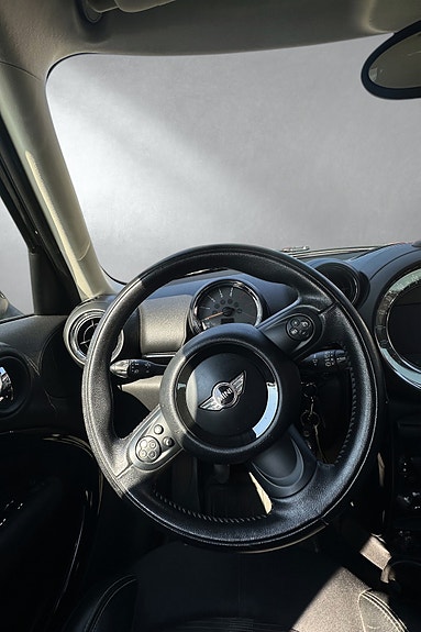 MINI Cooper 9 of 19