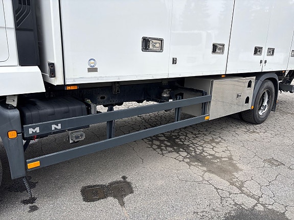 MAN TGM 18.320 4x2 LL CH 15 of 28